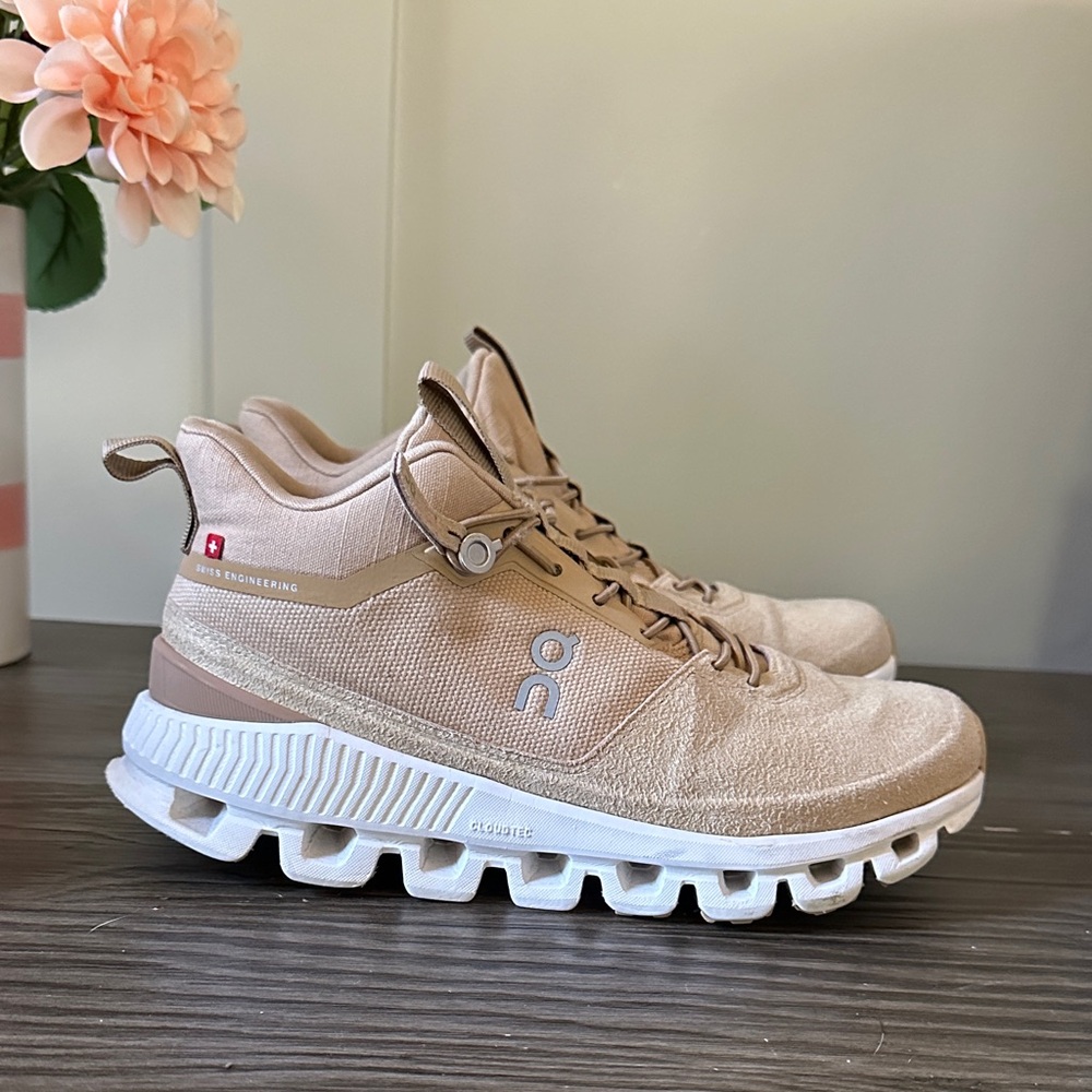 On Running Women's Shoes in Tan and White